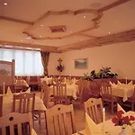 Landgasthof Hacker Hotel *